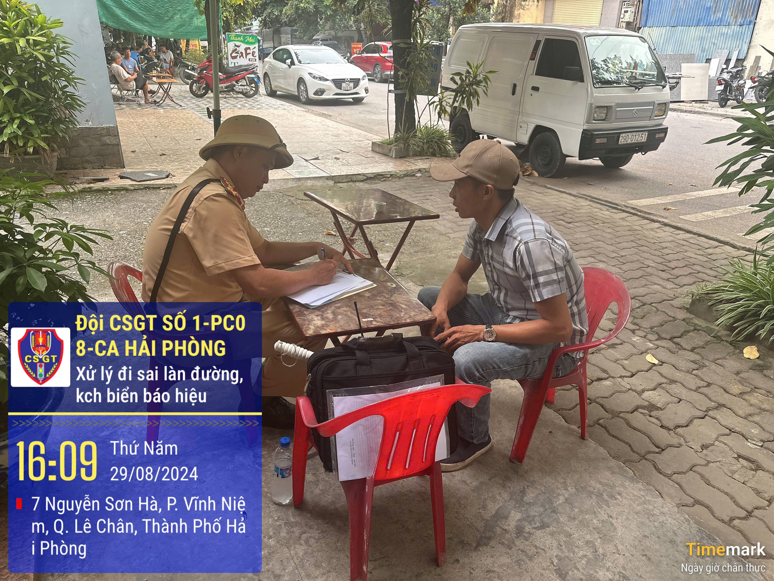 Phòng Cảnh sát giao thông : Xử lý thêm 1 trường hợp điều khiển ô tô vào làn đường dành cho mô tô, xe máy